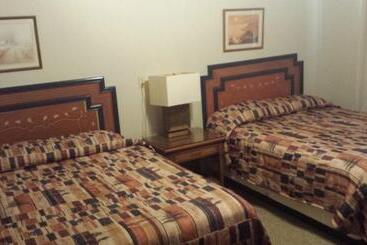 מוטל Badlands Hotel & Campground