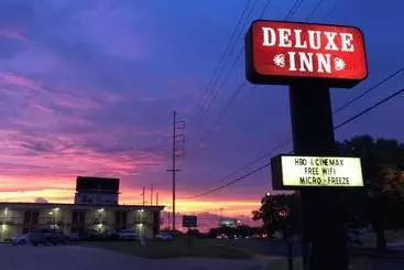 Hotelli Deluxe Inn