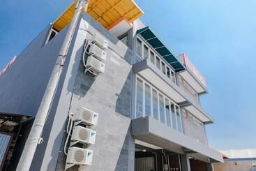 Hotel Oyo 1119 Gendhis Gallery Syariah