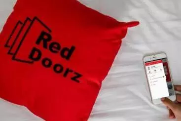 ペンション Reddoorz Plus Near Syamsudin Noor Airport 3