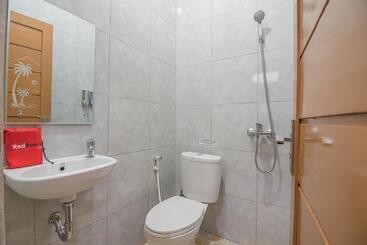 פנסיון Reddoorz Plus Near Syamsudin Noor Airport 3