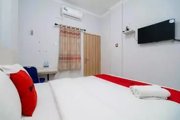 Hotel Reddoorz Near Pantai Barat Pangandaran 2