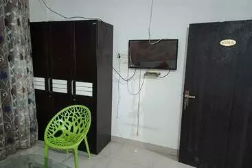 Hotel Oyo 45399  Legacy Rbl Deluxe