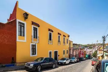 هتل آپارتمان Capital O Las Calzadas  & Suites