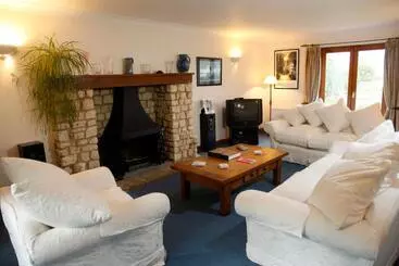 Two Hoots Bed And Breakfast