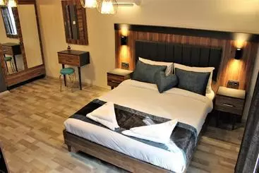 هتل آپارتمان La Serena Hotel & Suites