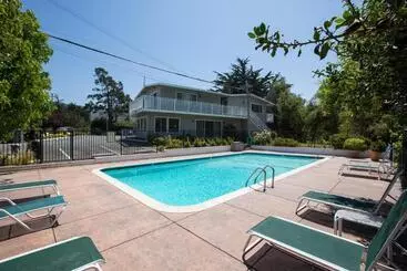 Hotelli Carmel River Inn