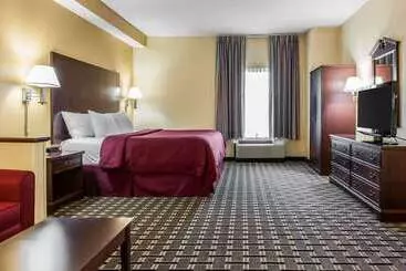 هتل Clarion Inn & Suites Northwest