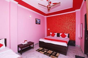 בית מלון כפרי Sagar Palace @ Near Nizamuddin Railway Station