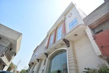 Hotel Oyo 40230  Royal Palace