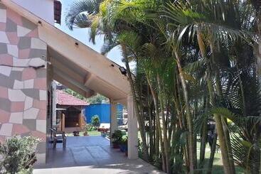 Hotel Sharmin Rose Bungalow By Sky Stays