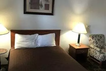 Отель Colonial Inn Dyersville