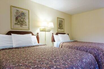 Otel Rodeway Inn Norcross