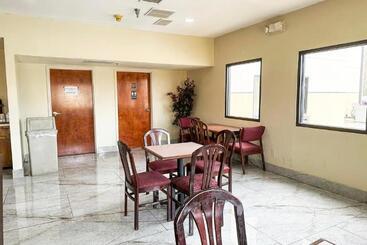 Szálloda Rodeway Inn & Suites