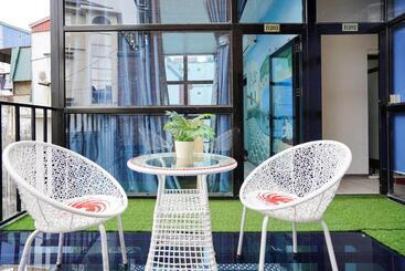 Bed and Breakfast Almor Hostel With Pool In Right Center