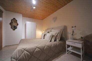 تختخواب و صبحانه Nicole House