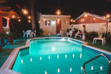 پانسیون Courtesy Apartments Aruba