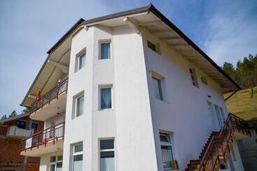 هاستل Guesthouse Marivo