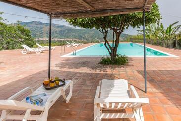 فندق Fondo Cipollate