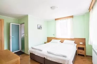 Pension Guest House Roden Dom