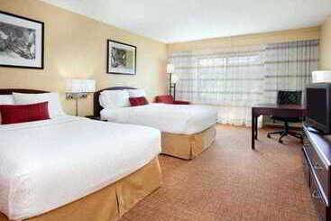 Отель Courtyard Salt Lake City Airport