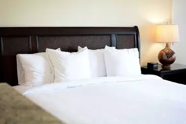 هتل Cove Inn On Naples Bay