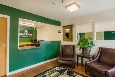 Отель Hometowne Studios By Red Roof Denver Glendale/ Cherry Creek