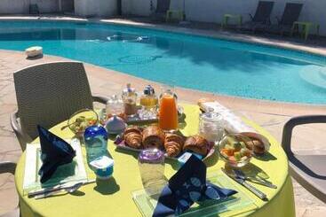 مسافرخانه Le Mas Rescator