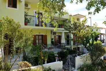 Hotel Alexandra S House