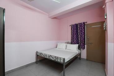 Hotell Spot On 48716 Gayatri Guest House