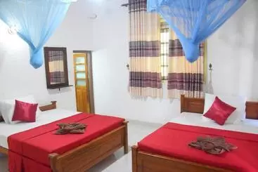 پانسیون Royal Views Residence