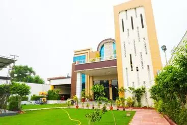 Hotel Oyo 60553 Hari Pearl Residency Deluxe