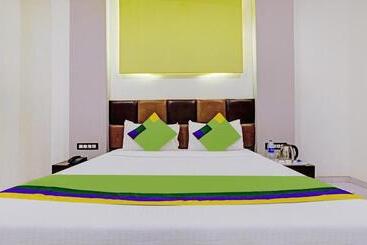 Prime Grand Hotel, Mumbai