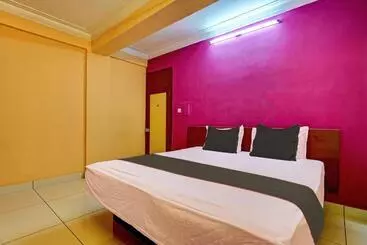 Hotel Spot On 700758  Kvc Holiday Inn