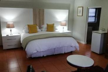 膳宿费 Gold Crest Guesthouse