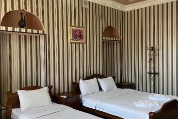 بنسيون Shahnoza Grand