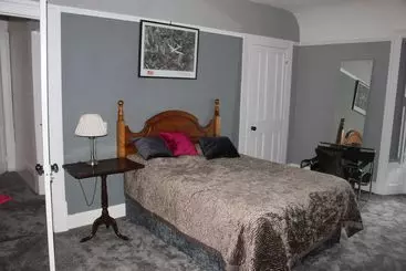The Victorian House B&b