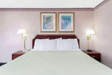 酒店 Days Inn By Wyndham Holladay