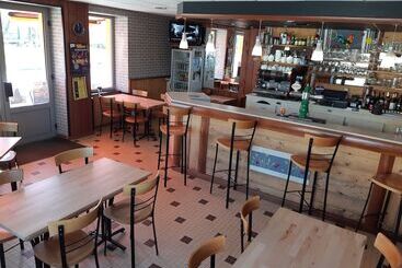 بنسيون Café De La Croix Morzel