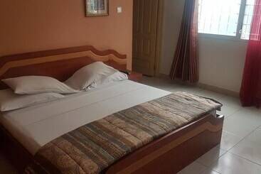 بنسيون Mace Lodge