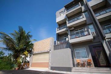 پانسیون Sally's Home