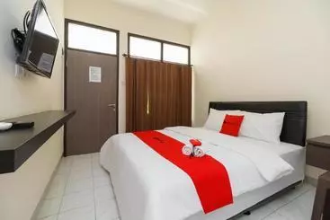 Pensão Reddoorz@ Cangkring Street Cirebon