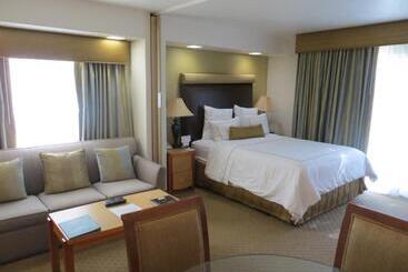 酒店 Desert Breezes Resort