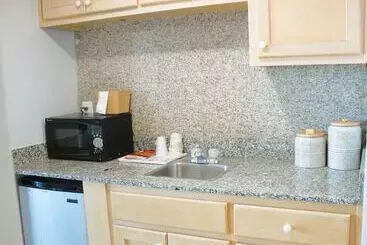 هتل Sun & Sand Resort Oceanfront Suites