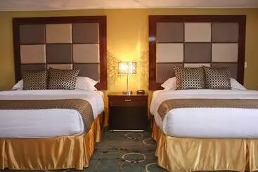 Отель Gateway Inn And Suites