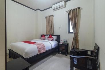 Szálloda Oyo 1872 Sakinah Grand Soabali