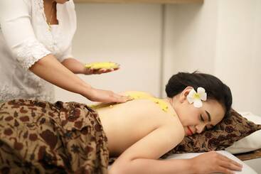 Harris Hotel & Conventions Bundaran Satelit Surabaya