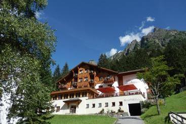 Hotelli Bradabella   Montafon