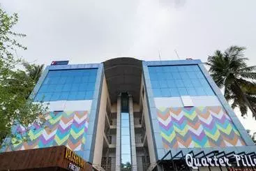 Hotel Capital O 41866  Metro Palace