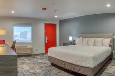 هتل Post Time Inn